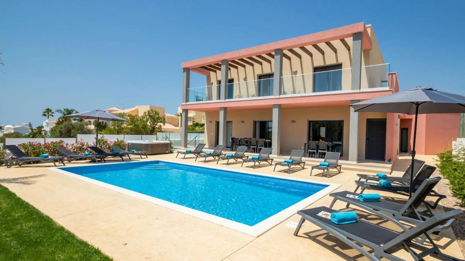 New Villa W Private Heatable Pool Armacao de Pera